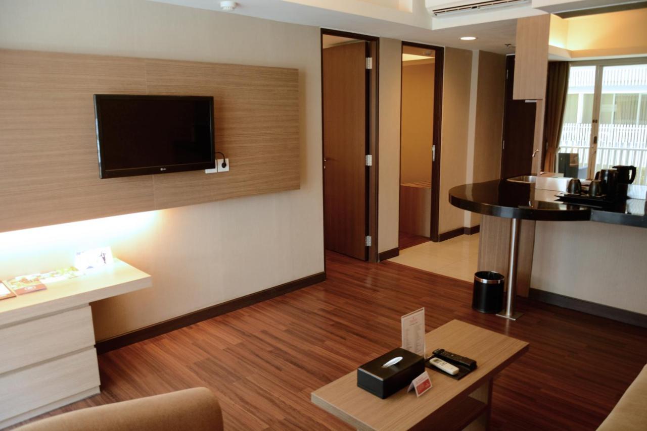 Готель Ramada By Wyndham Bali Sunset Road Kuta Семіньяк Екстер'єр фото