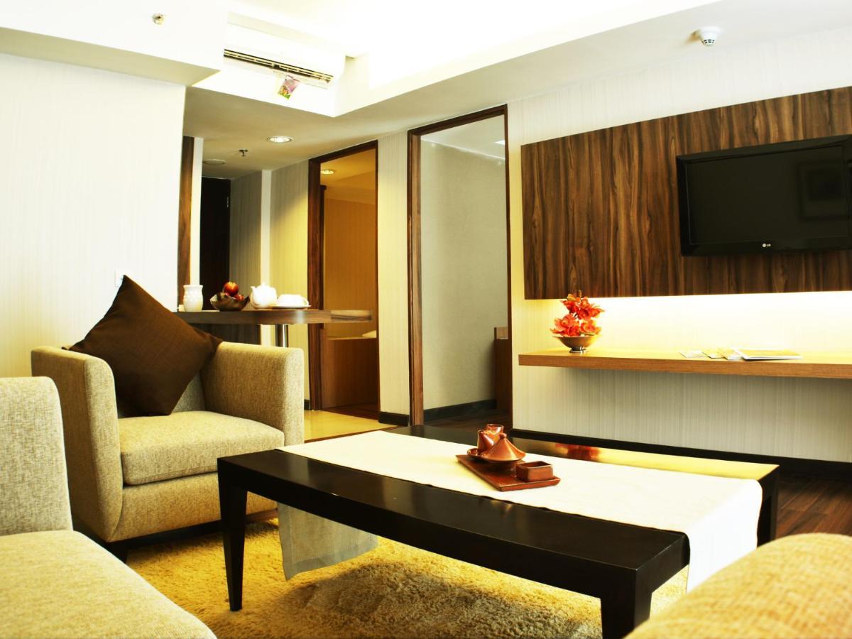 Готель Ramada By Wyndham Bali Sunset Road Kuta Семіньяк Екстер'єр фото