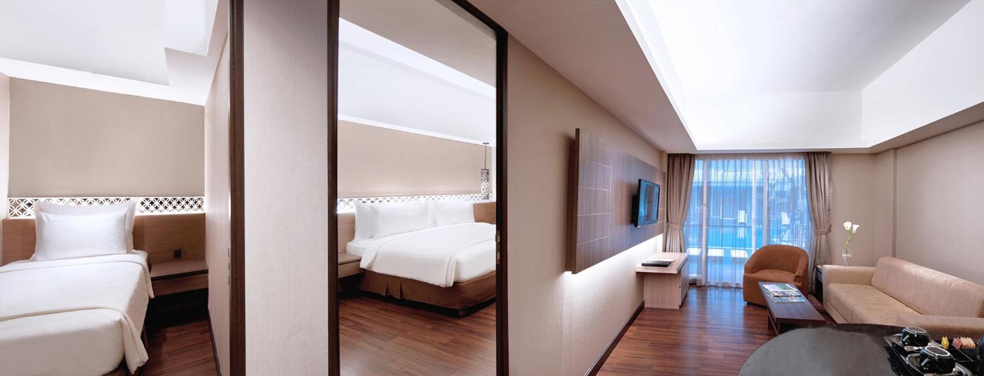 Готель Ramada By Wyndham Bali Sunset Road Kuta Семіньяк Екстер'єр фото