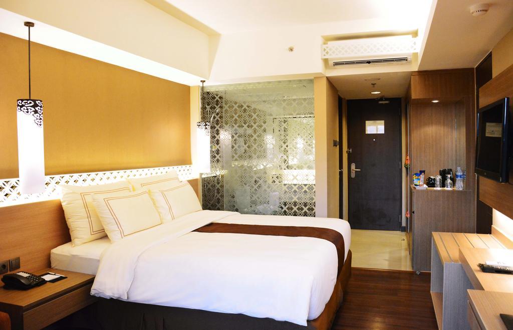 Готель Ramada By Wyndham Bali Sunset Road Kuta Семіньяк Екстер'єр фото