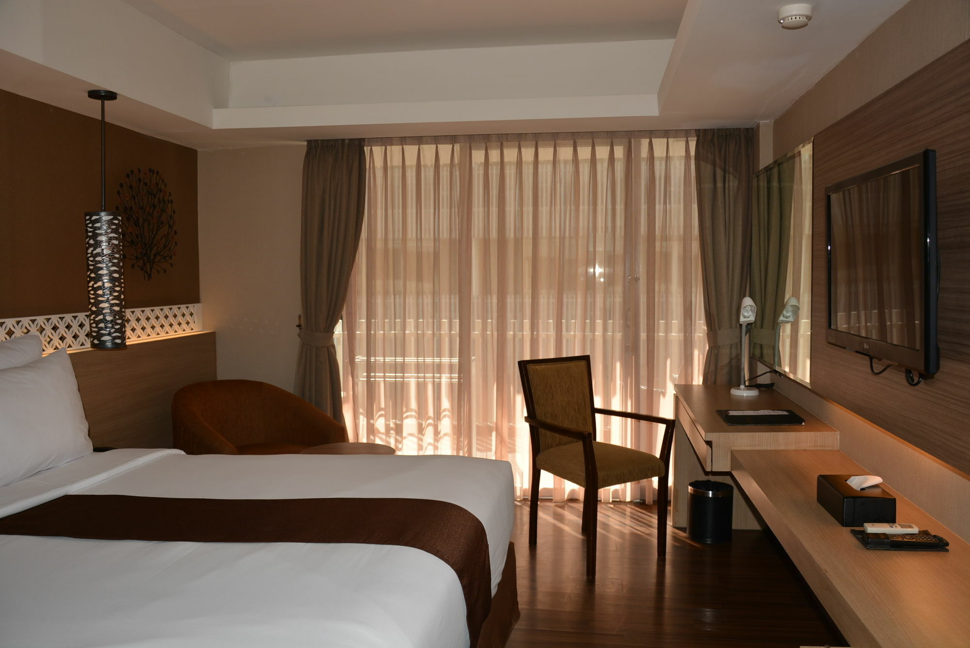Готель Ramada By Wyndham Bali Sunset Road Kuta Семіньяк Екстер'єр фото