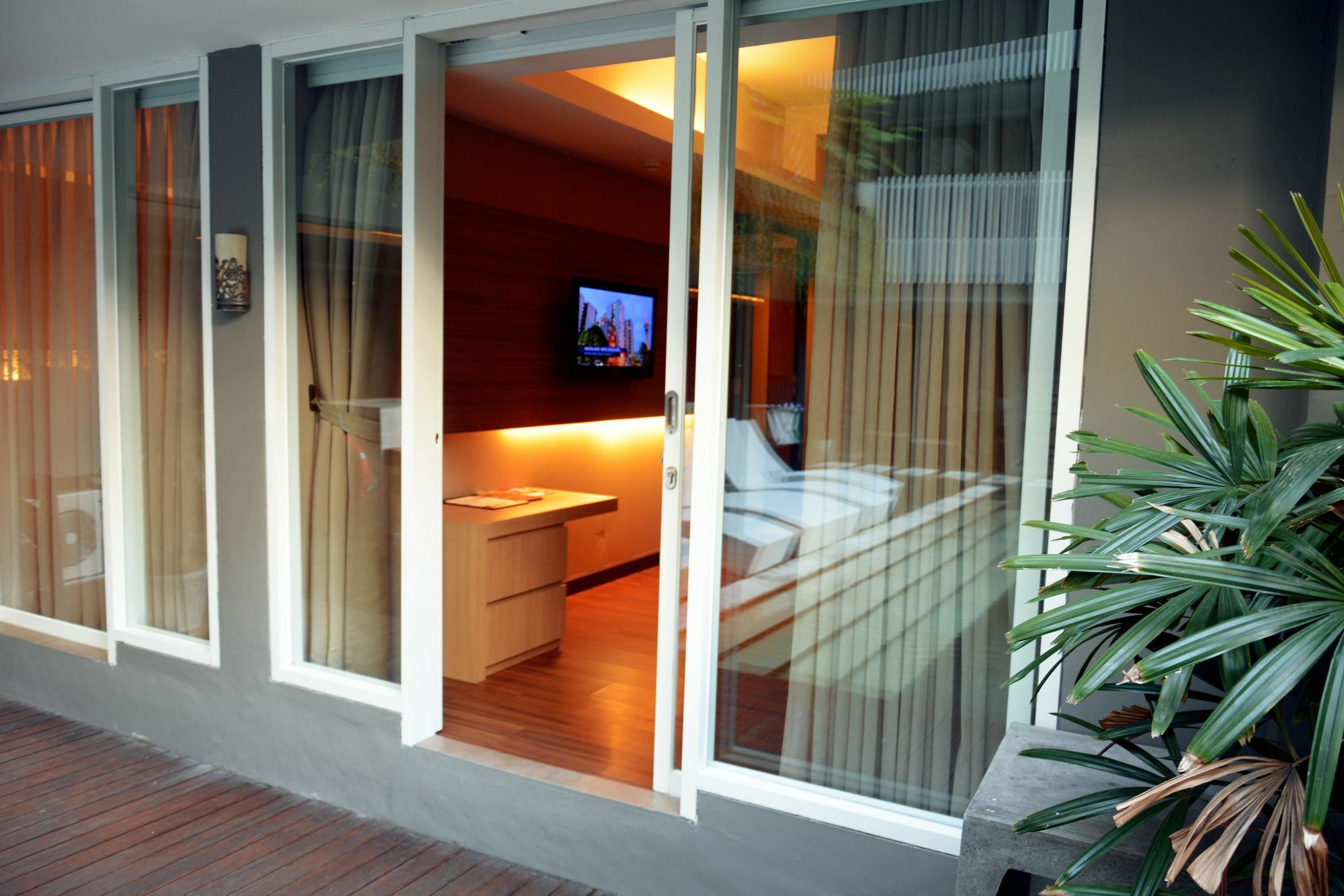 Готель Ramada By Wyndham Bali Sunset Road Kuta Семіньяк Екстер'єр фото