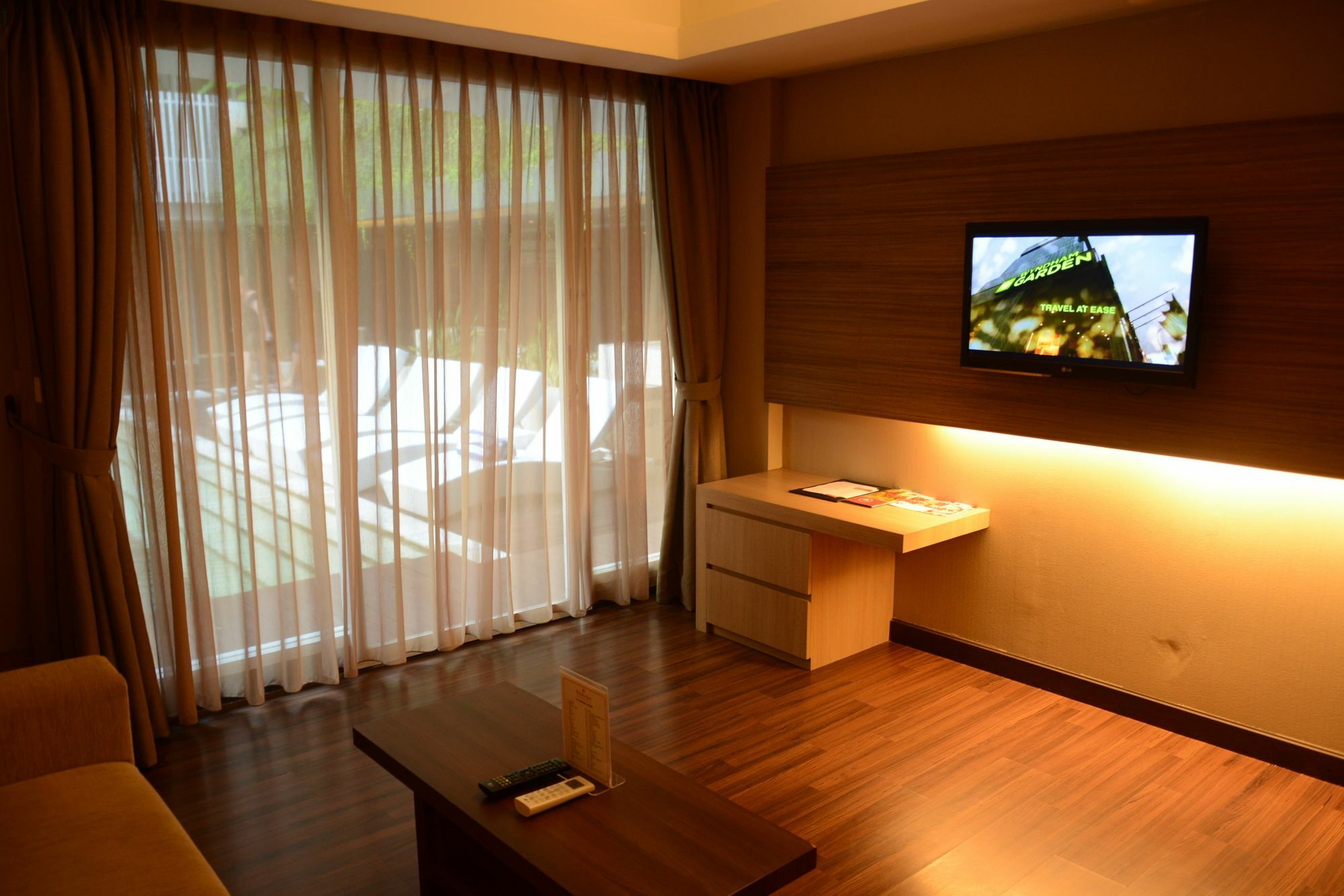 Готель Ramada By Wyndham Bali Sunset Road Kuta Семіньяк Екстер'єр фото
